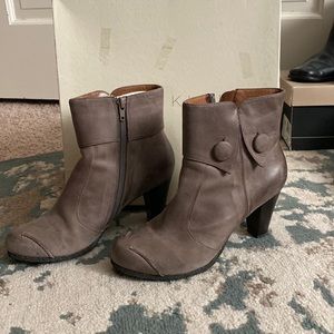 Anne Klein Suede Boots size 7